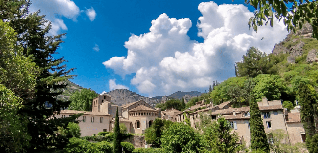 saint guilhem le desert en herault